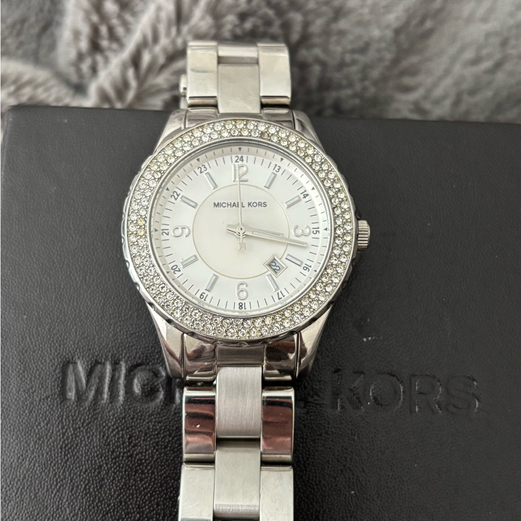 Michael Kors Silver Timepiece With Sparkling Bezel Michael Kors Silver Timepiece With Sparkling Bezel